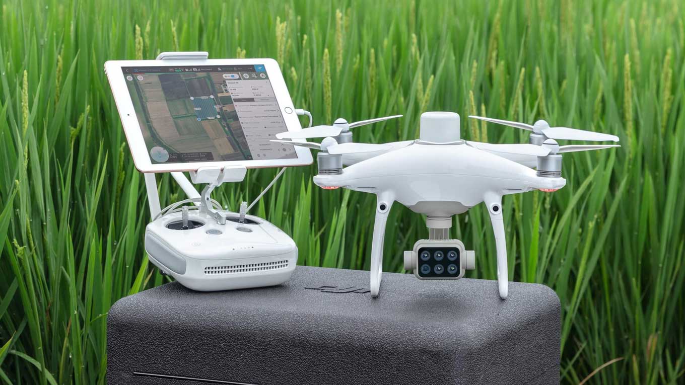 Tarımı Daha Verimli Hale Getirmek İçin Uçan Çözümler: Drone mu, Traktör mü?
