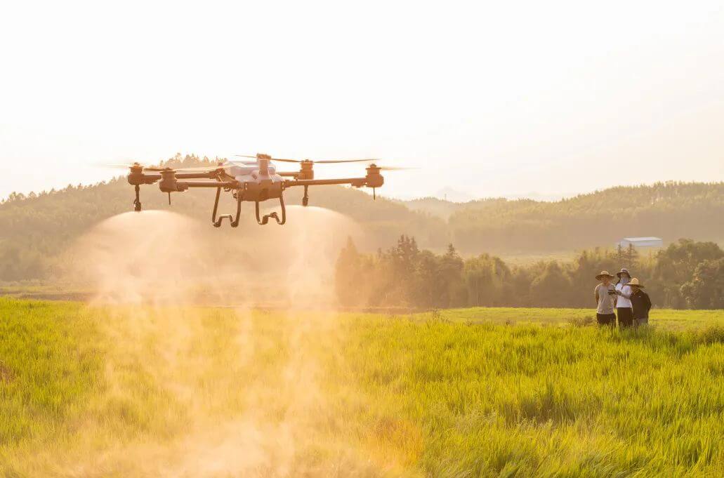 Agras T40 Spraying System: Dual Atomizers and Impeller Pumps